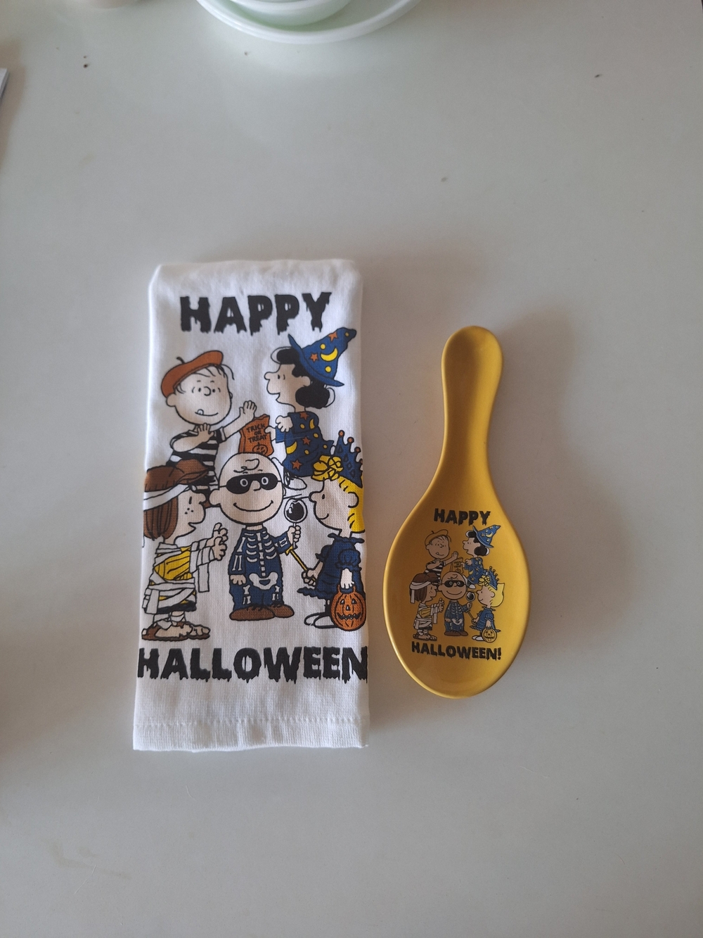 Peanuts Halloween Yellow Spoon and White Kitchen Towel Set